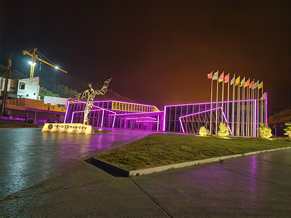 城市亮化是现代城市建设的重要组成部分，它不仅可以美化城市的夜景，还能提升城市的整体形象。随着科技的不断进步，城市亮化也得到了更多的关注和创新。本文将介绍一些关于城市亮化的创意和技术，帮助读者了解永靖城市亮化的重要性以及如何进行永靖城市亮化的规划和实施。